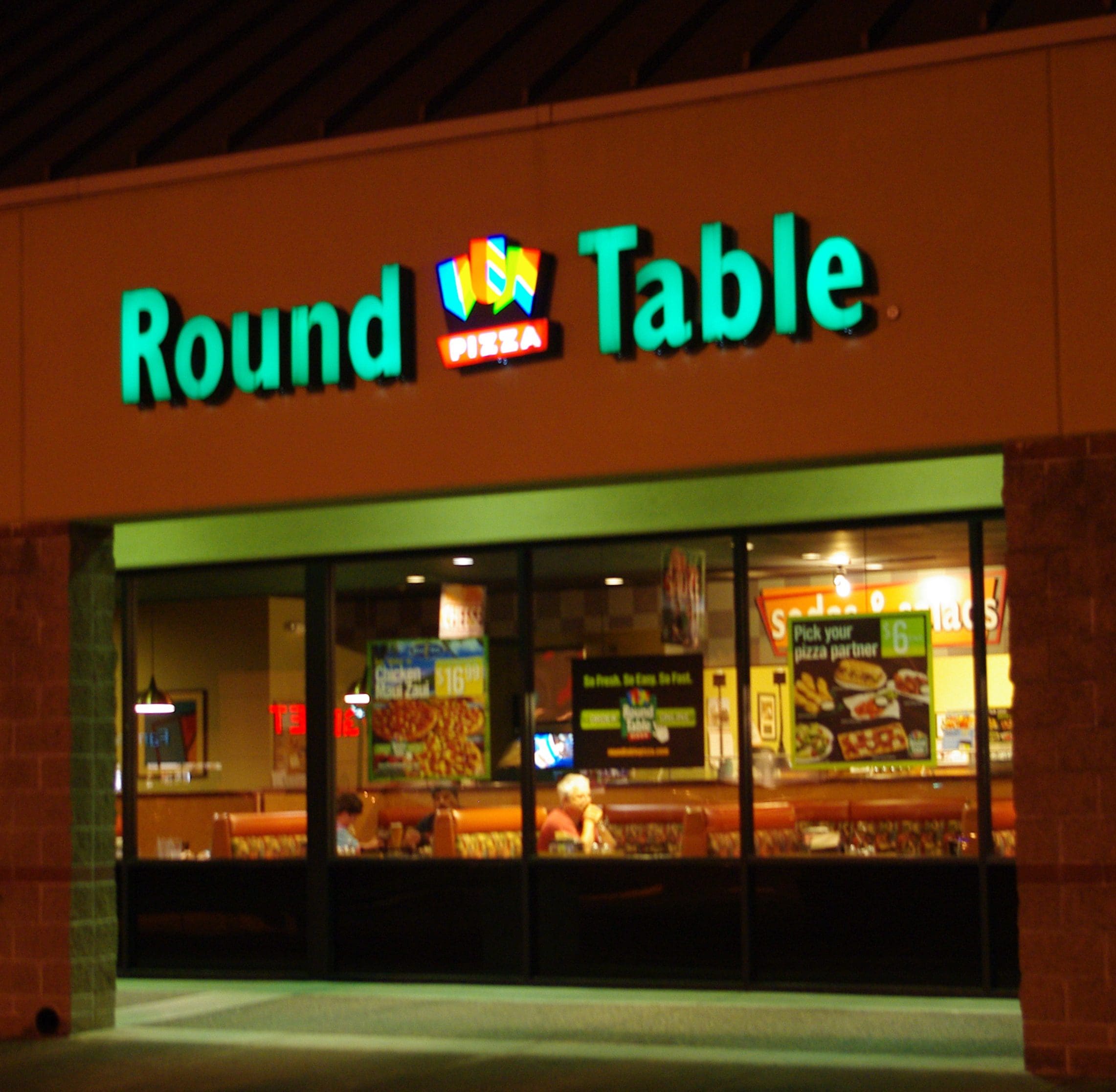 How To Get The Round Table Pizza First Responder Discount